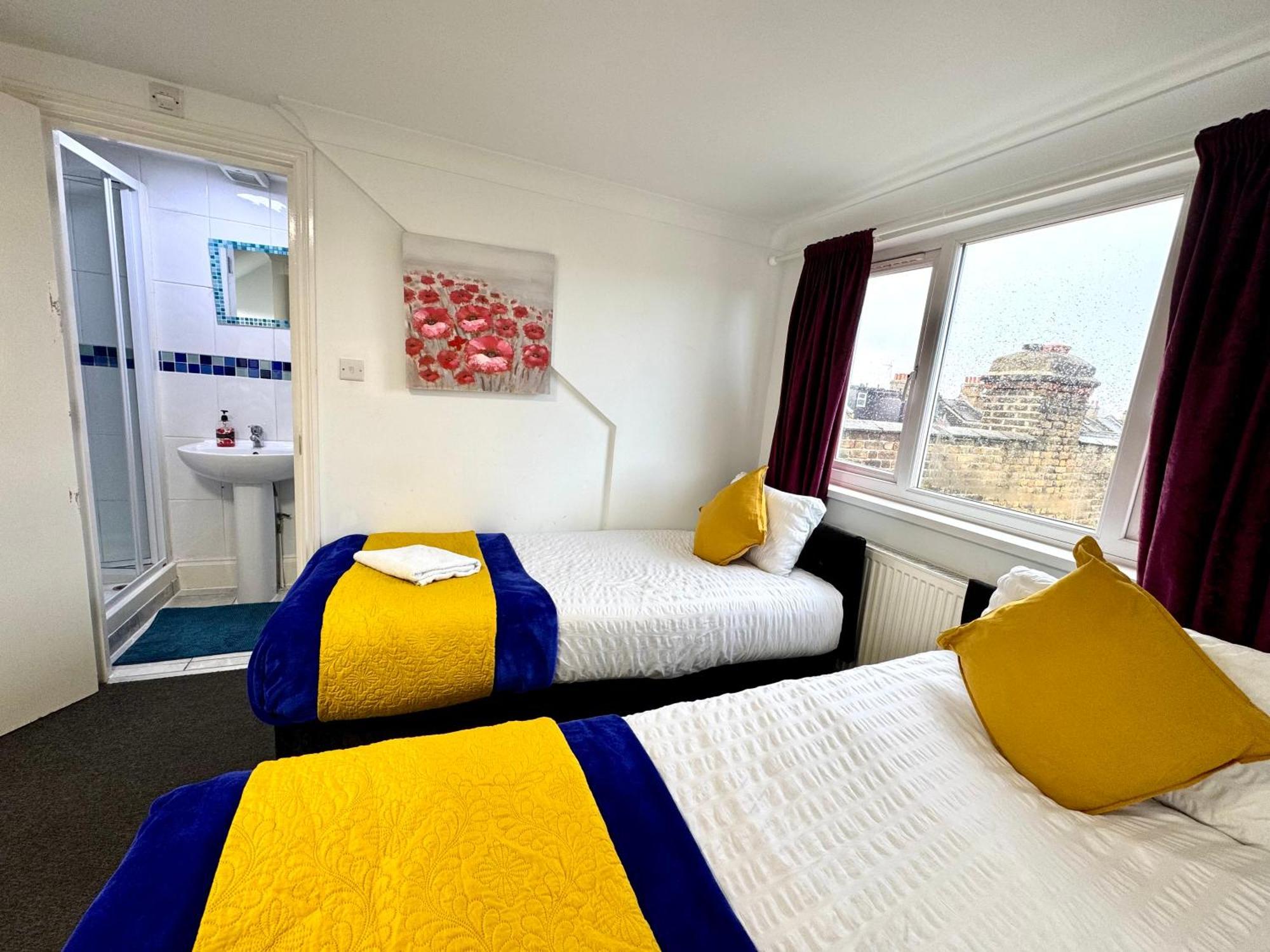 3 Bedrooms 3 Bathrooms Spacious House, Reception, Kitchen, Garden, Parking Londres