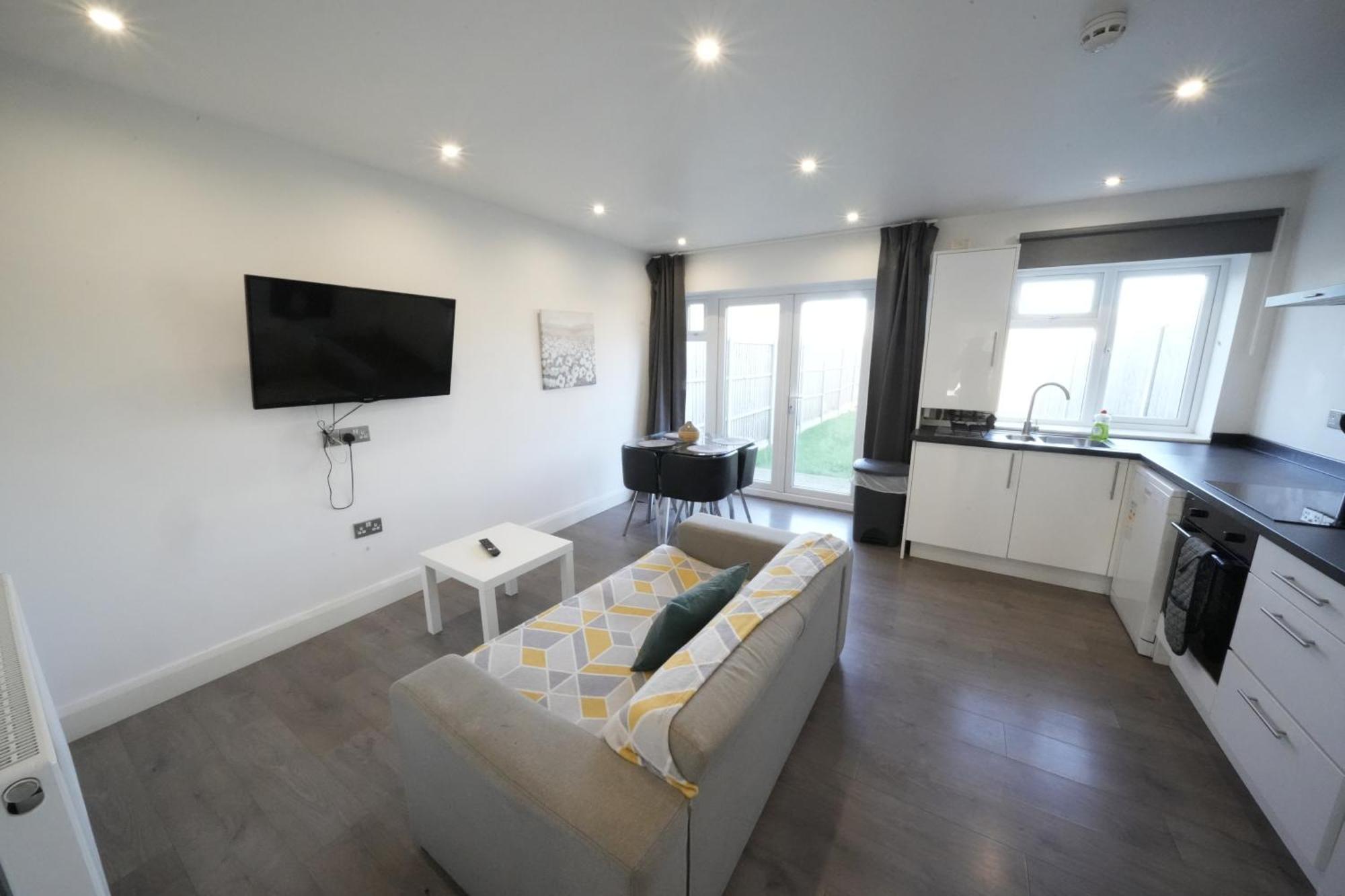 Hatton Heathrow Airport- Free Parking-free Underground To And From Heathrow Airport Hatton Cross Picture-see Fast Hatton Cross To 30min Londen