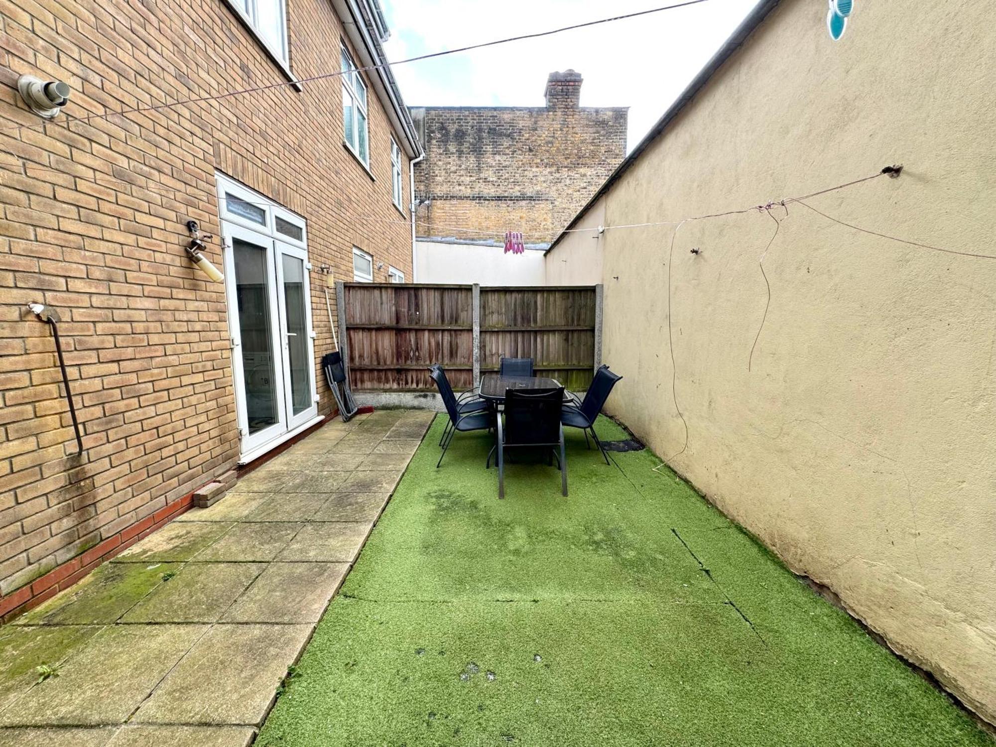 4 Bedrooms House, 3 Bathrooms , Separate Reception, Full Kitchen, Garden, Parking Сasa de vacaciones Londres