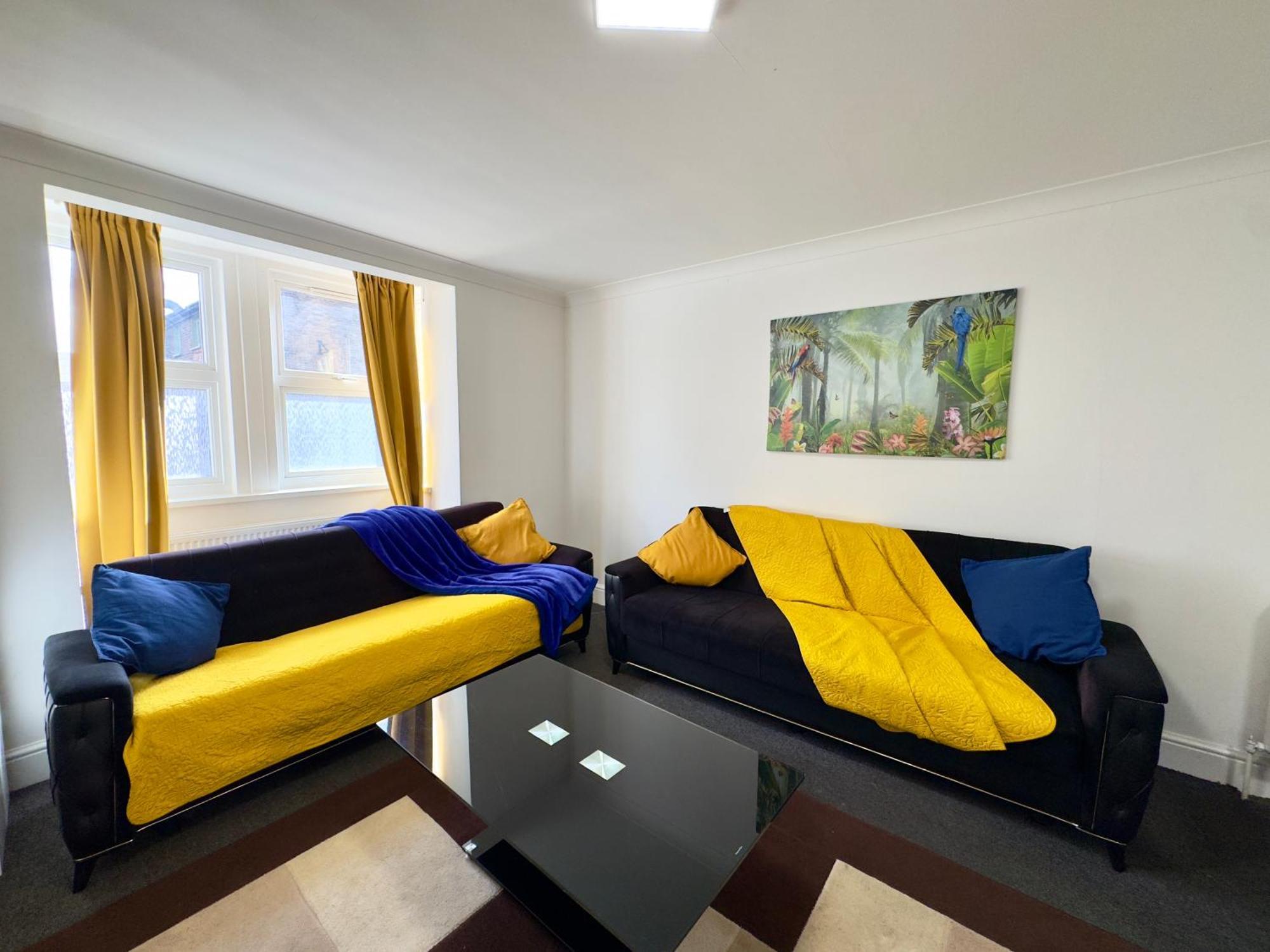 4 Bedrooms House, 3 Bathrooms , Separate Reception, Full Kitchen, Garden, Parking Londres