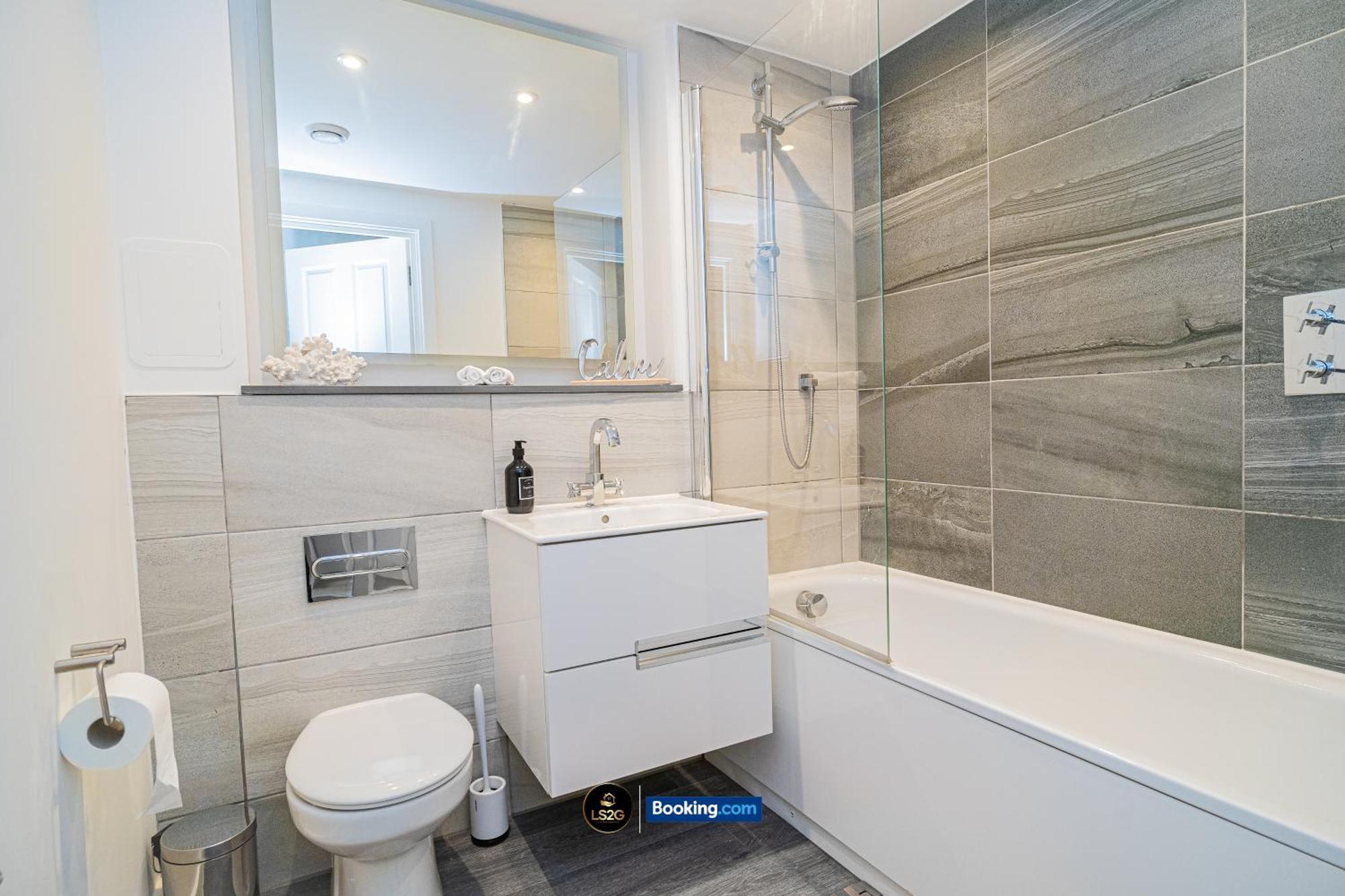 Spacious 2 Bedroom By Ls2g Short Lets & Serviced Greater With Free Wifi Apartment London