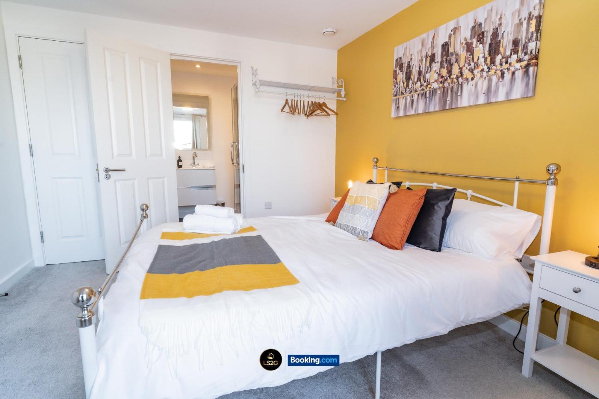 Spacious 2 Bedroom By Ls2g Short Lets & Serviced Greater With Free Wifi Apartment