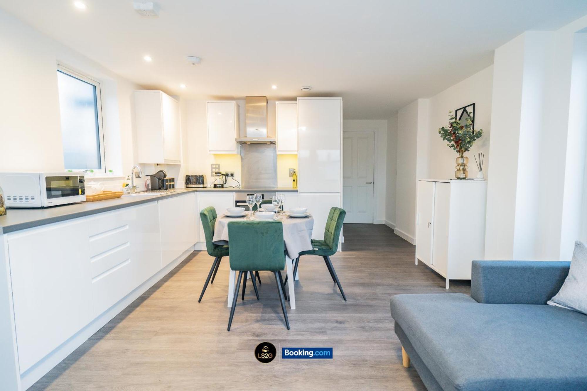 Apartment Spacious 2 Bedroom By Ls2g Short Lets & Serviced Greater With Free Wifi