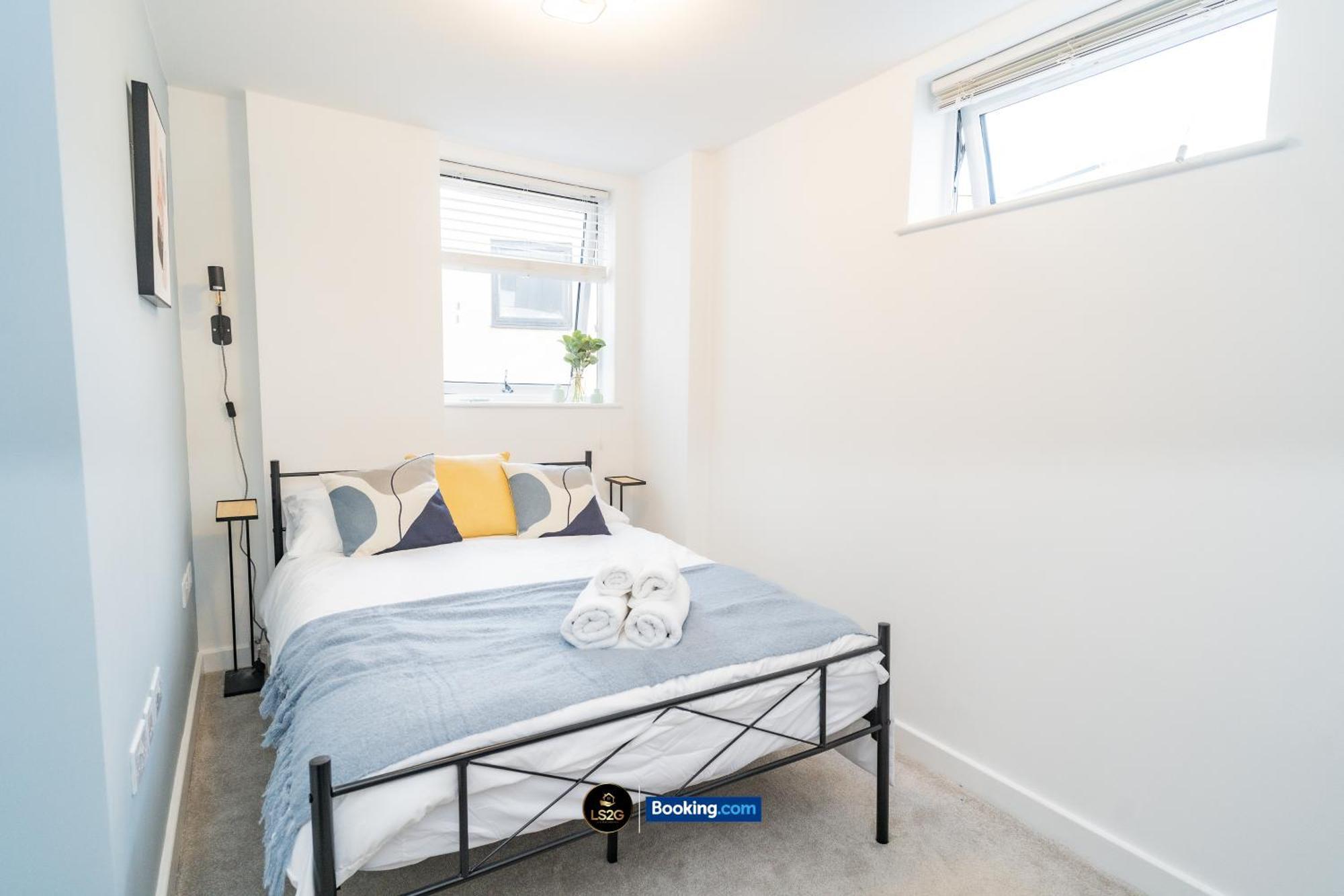 Spacious 2 Bedroom By Ls2g Short Lets & Serviced Greater With Free Wifi London
