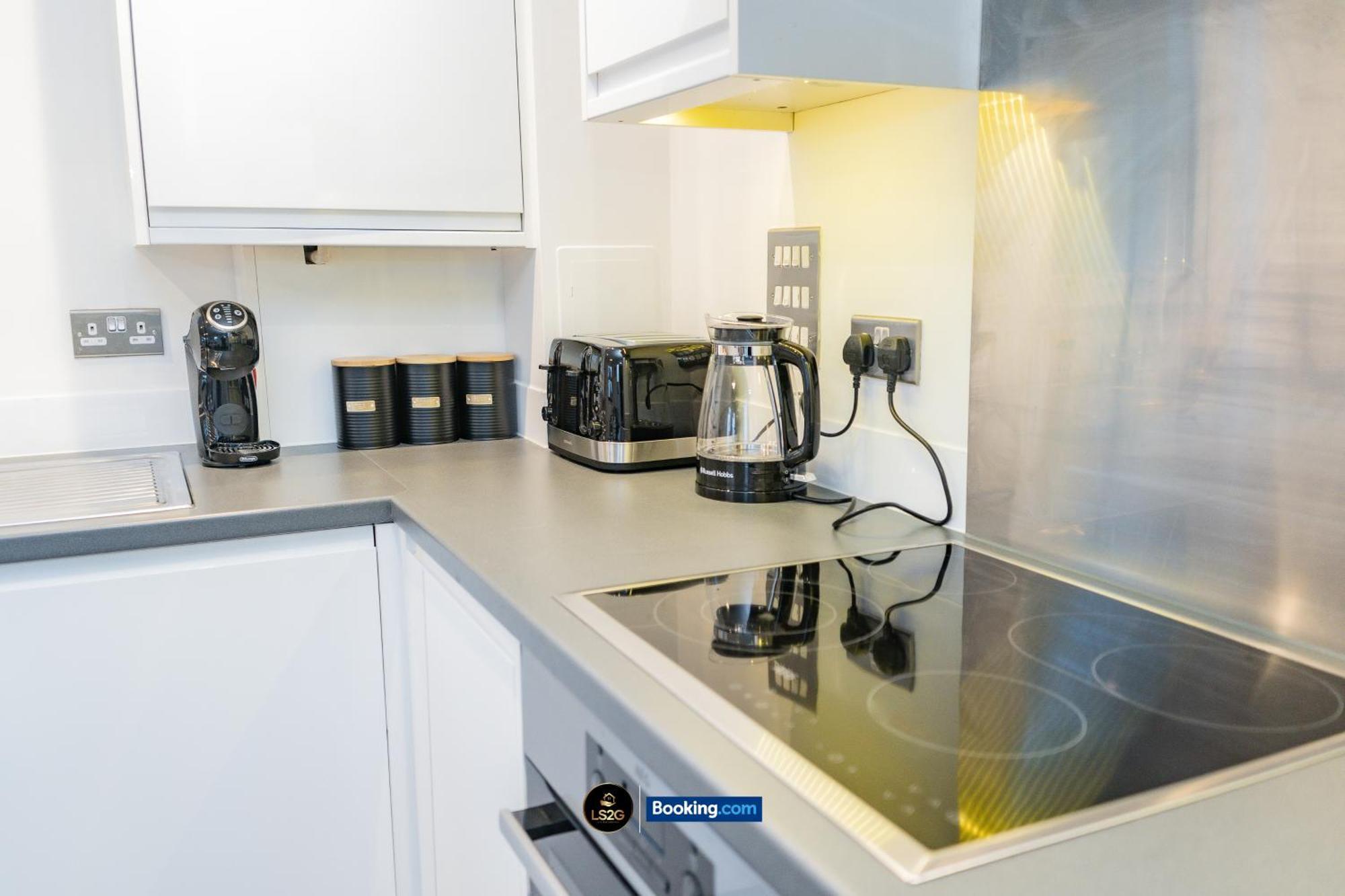 Spacious 2 Bedroom By Ls2g Short Lets & Serviced Greater With Free Wifi * London