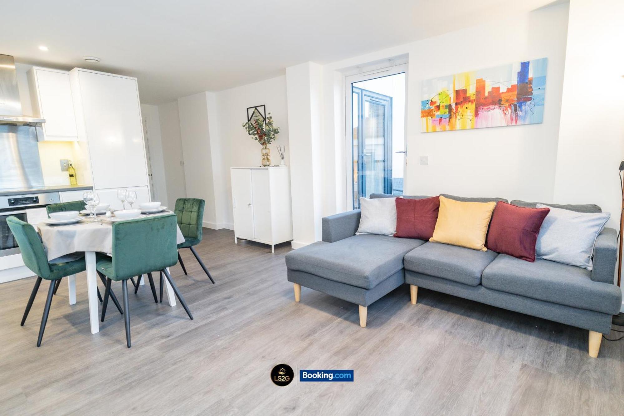 Spacious 2 Bedroom By Ls2g Short Lets & Serviced Greater With Free Wifi Apartment