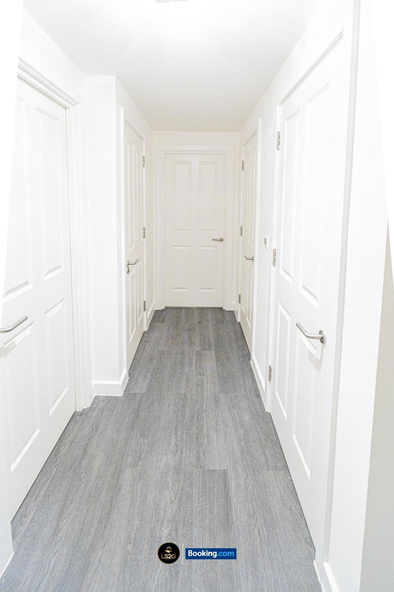Apartment Spacious 2 Bedroom By Ls2g Short Lets & Serviced Greater With Free Wifi