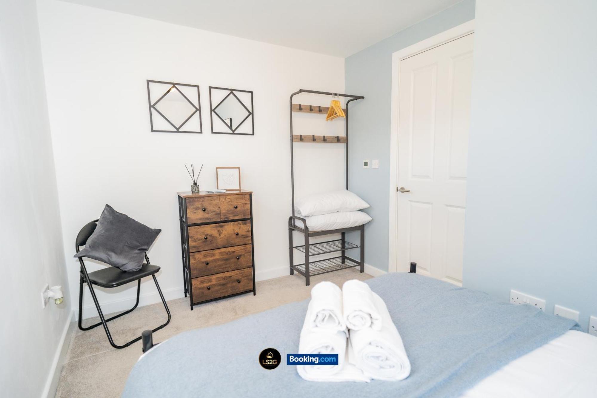 Apartment Spacious 2 Bedroom By Ls2g Short Lets & Serviced Greater With Free Wifi *