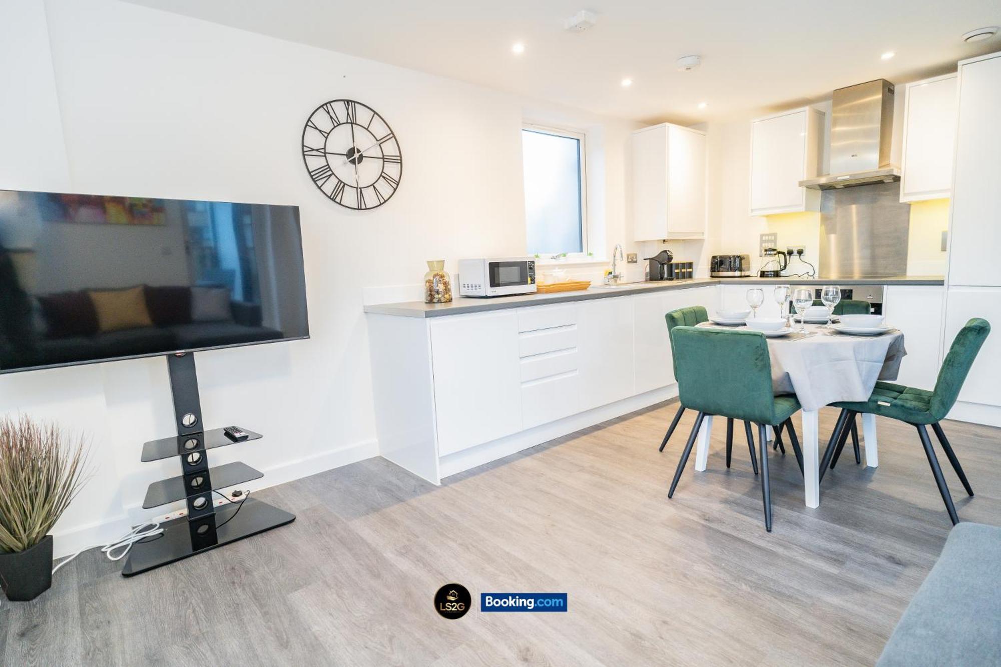 Spacious 2 Bedroom By Ls2g Short Lets & Serviced Greater With Free Wifi