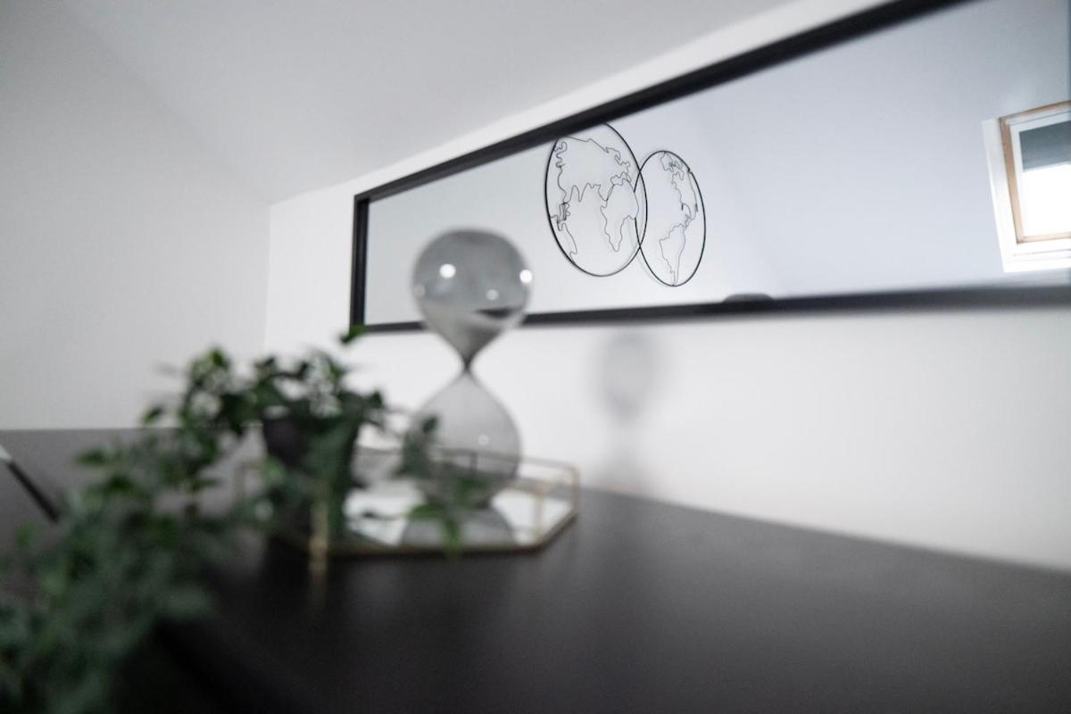 Bright 2-bed Flat With Skylight Attic Appartement