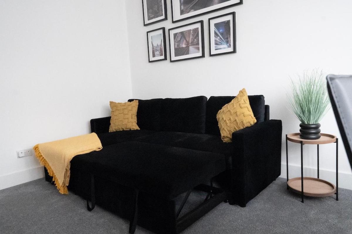 Appartement Bright 2-bed Flat With Skylight Attic
