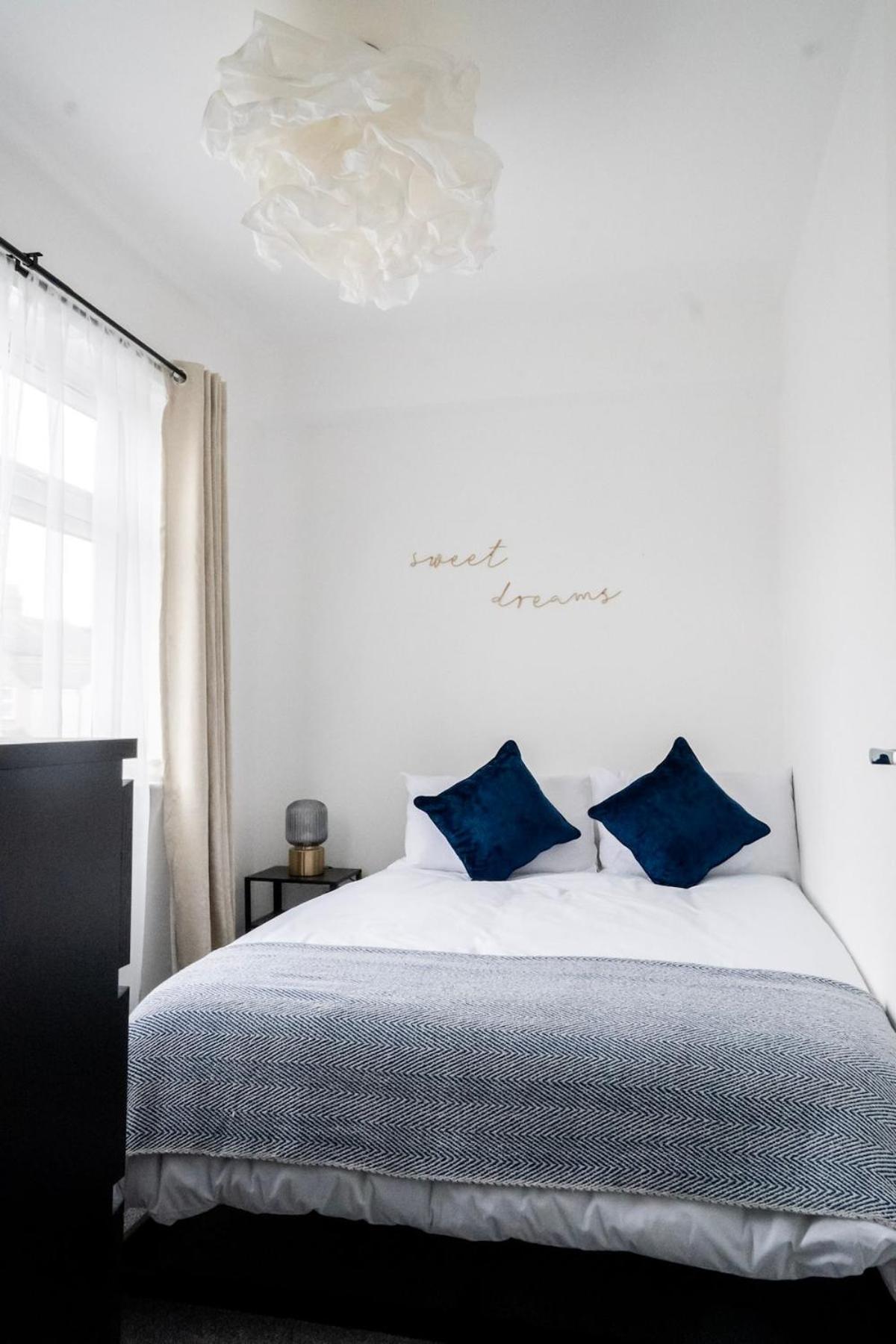 Appartement Bright 2-bed Flat With Skylight Attic *