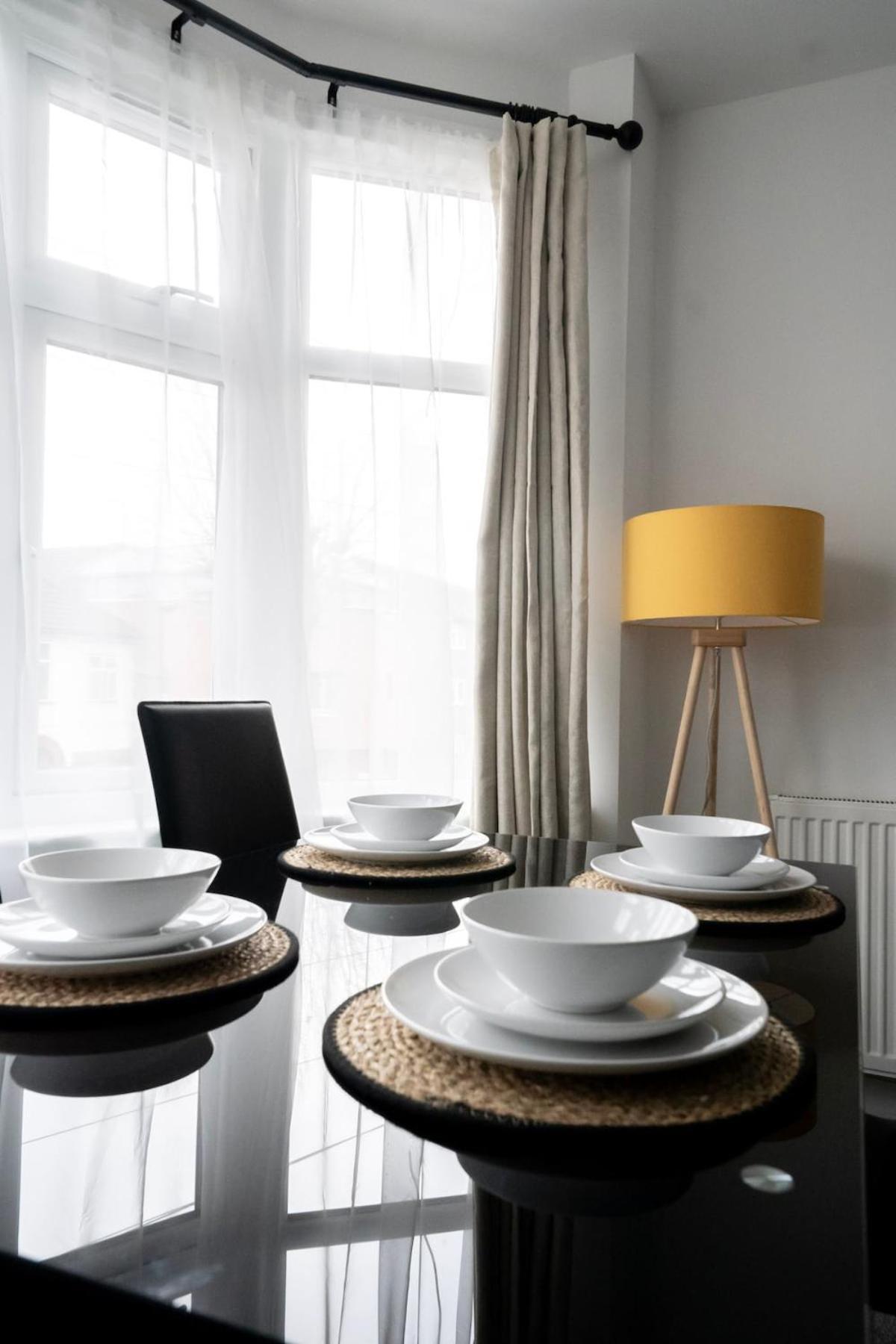 Bright 2-bed Flat With Skylight Attic Appartement Londres