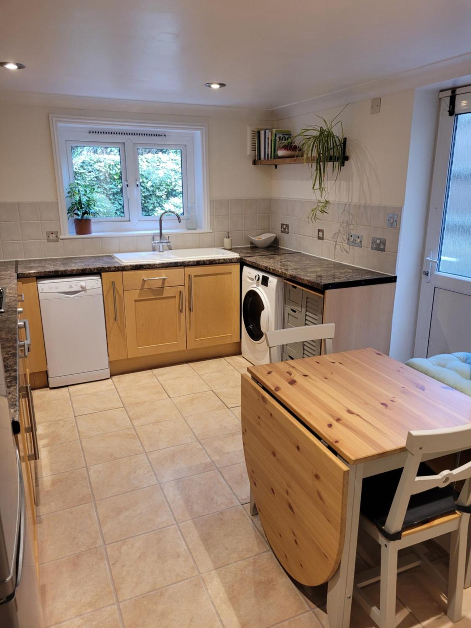 Lovely 1 Bed Flat With Private Garden And Easy Access To * Londres