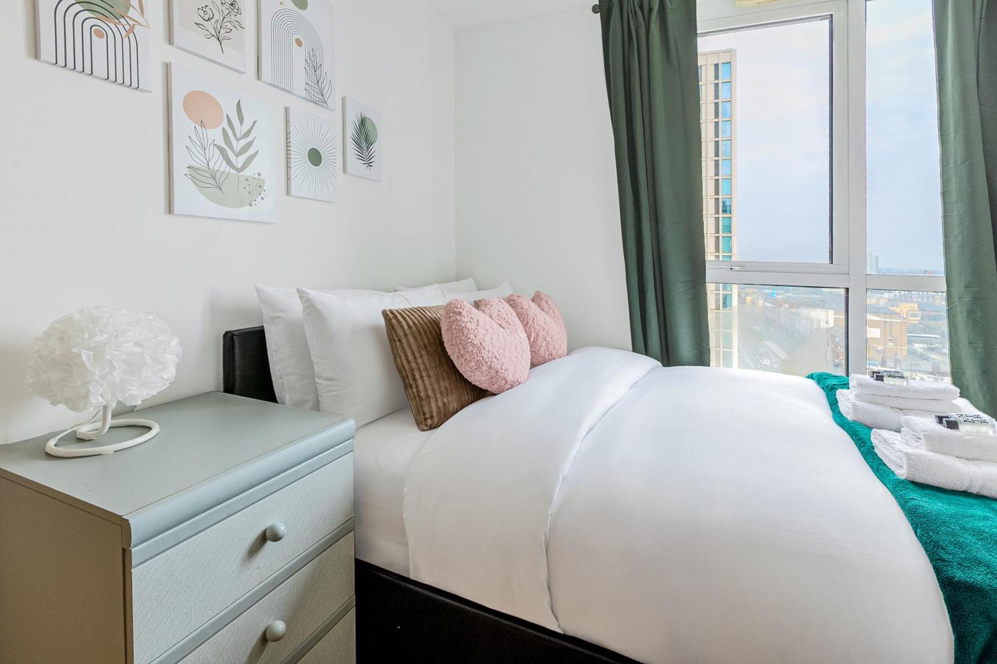 2br Gem With Balcony 5 Min Stratford Station Apartamento