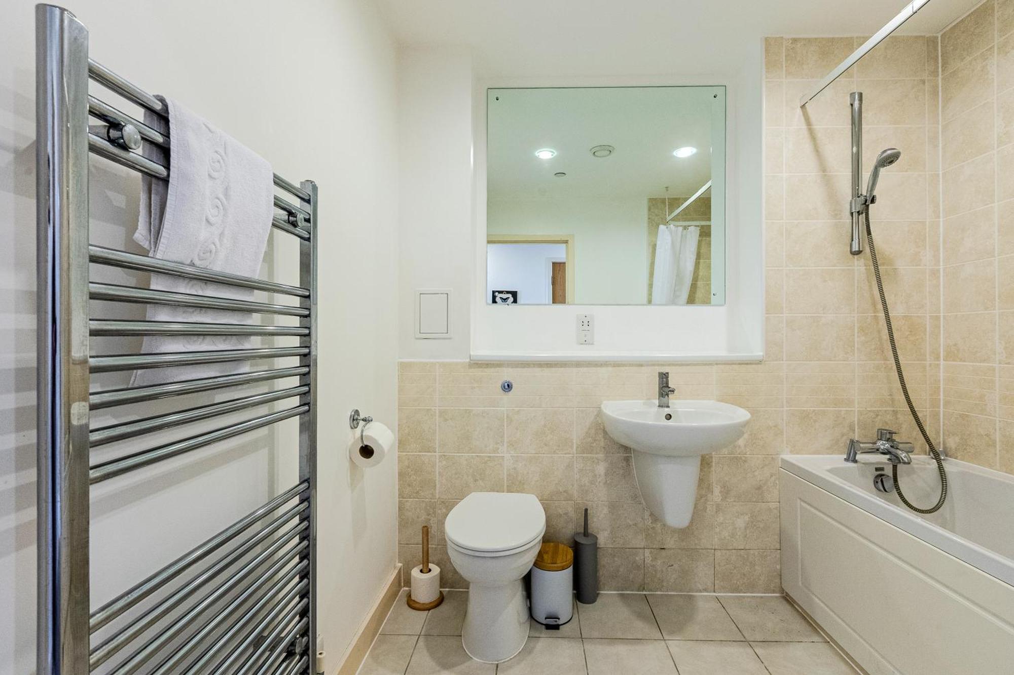 Apartamento 2br Gem With Balcony 5 Min Stratford Station Londres