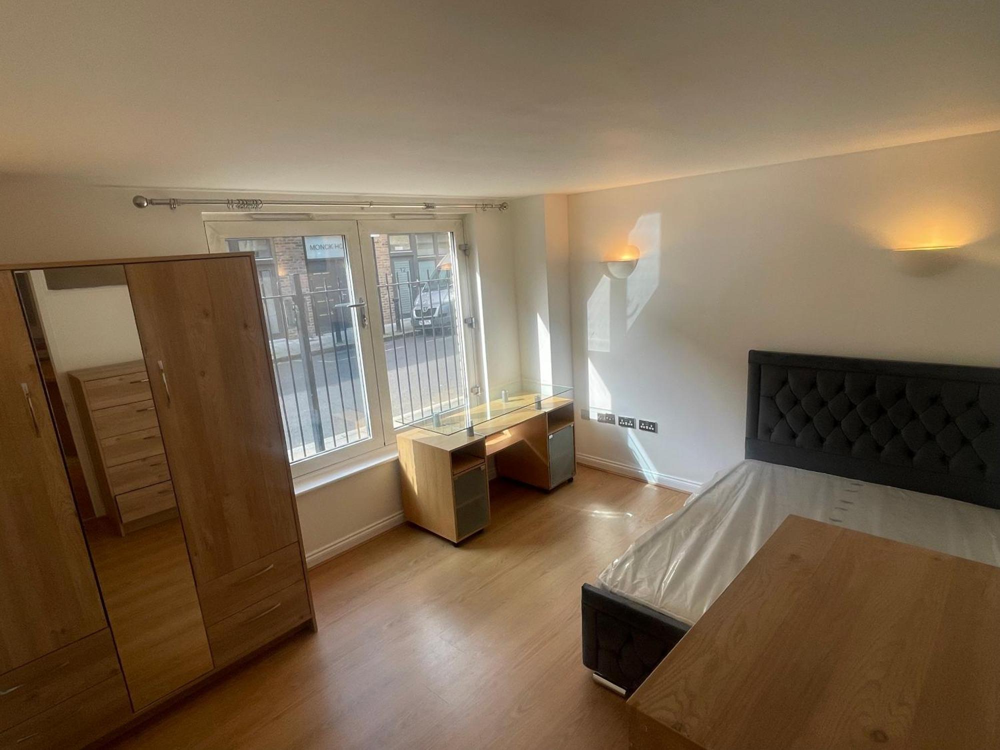 Urban Living At Its Stylish 4-bed Flat With Gym, Underground Parking , Prime Location, Just 2 Minutes From Borough Market & Tube Appartement Londres