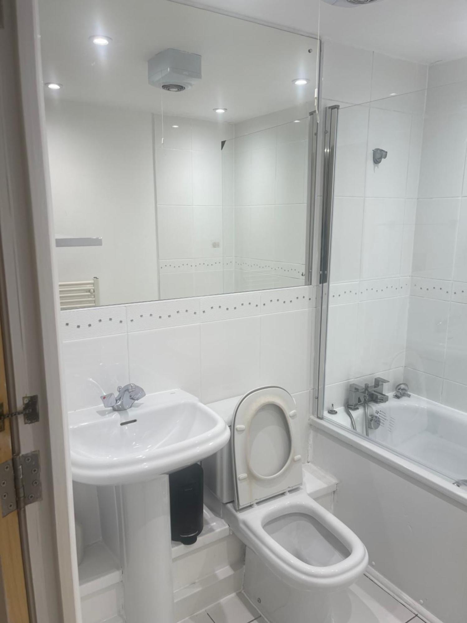 Urban Living At Its Stylish 4-bed Flat With Gym, Underground Parking , Prime Location, Just 2 Minutes From Borough Market & Tube Appartement Londres