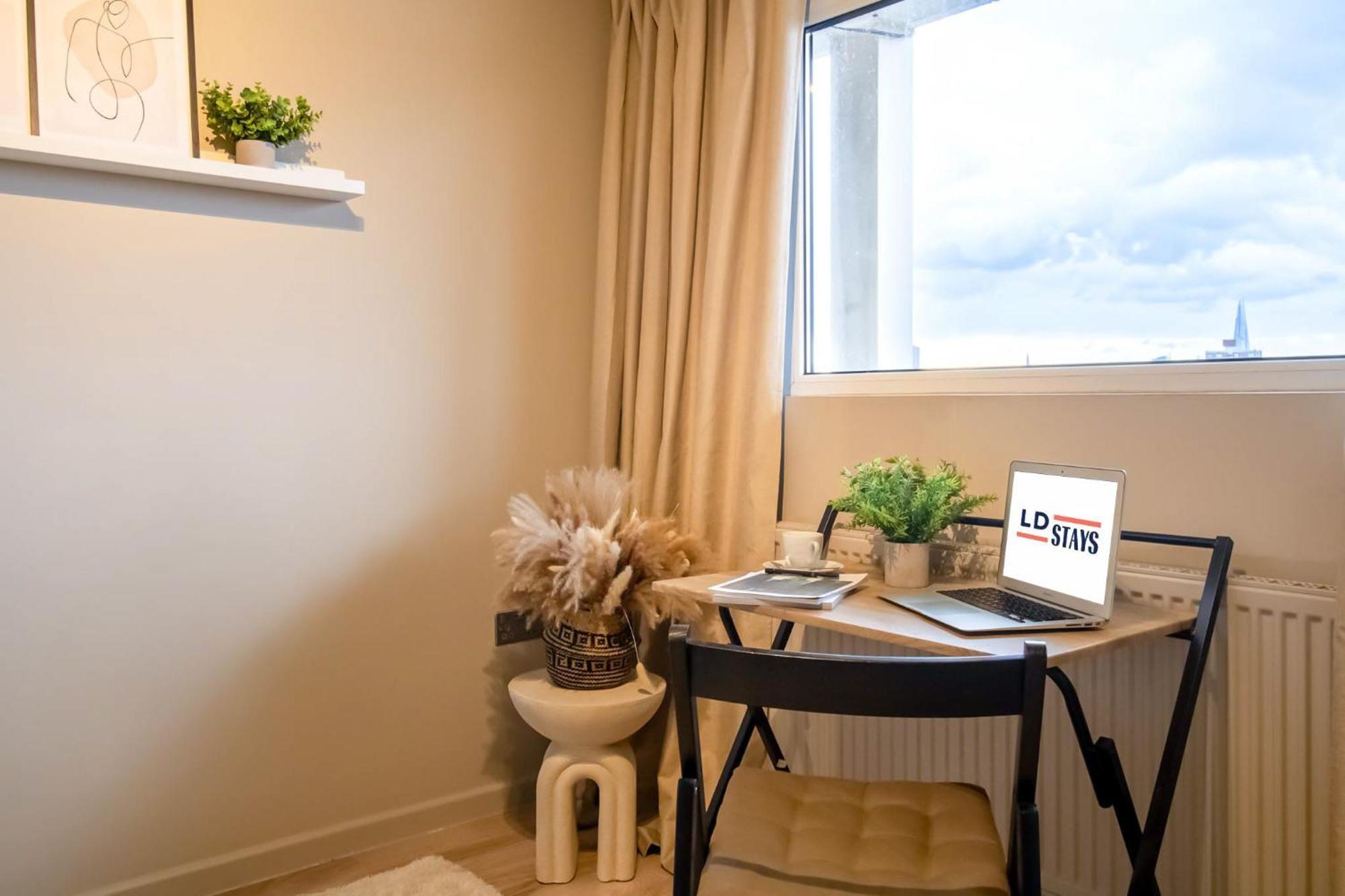 2 Bedrooms Close To Limehouse Station Londen