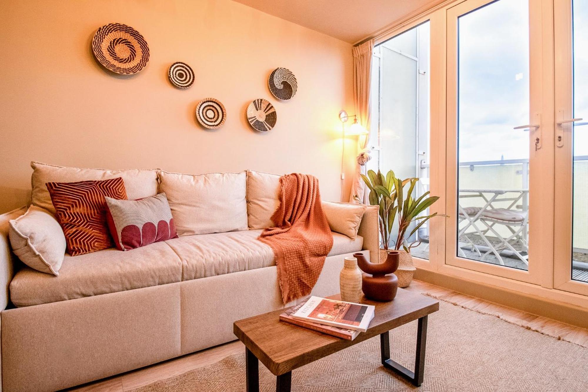 2 Bedrooms Close To Limehouse Station