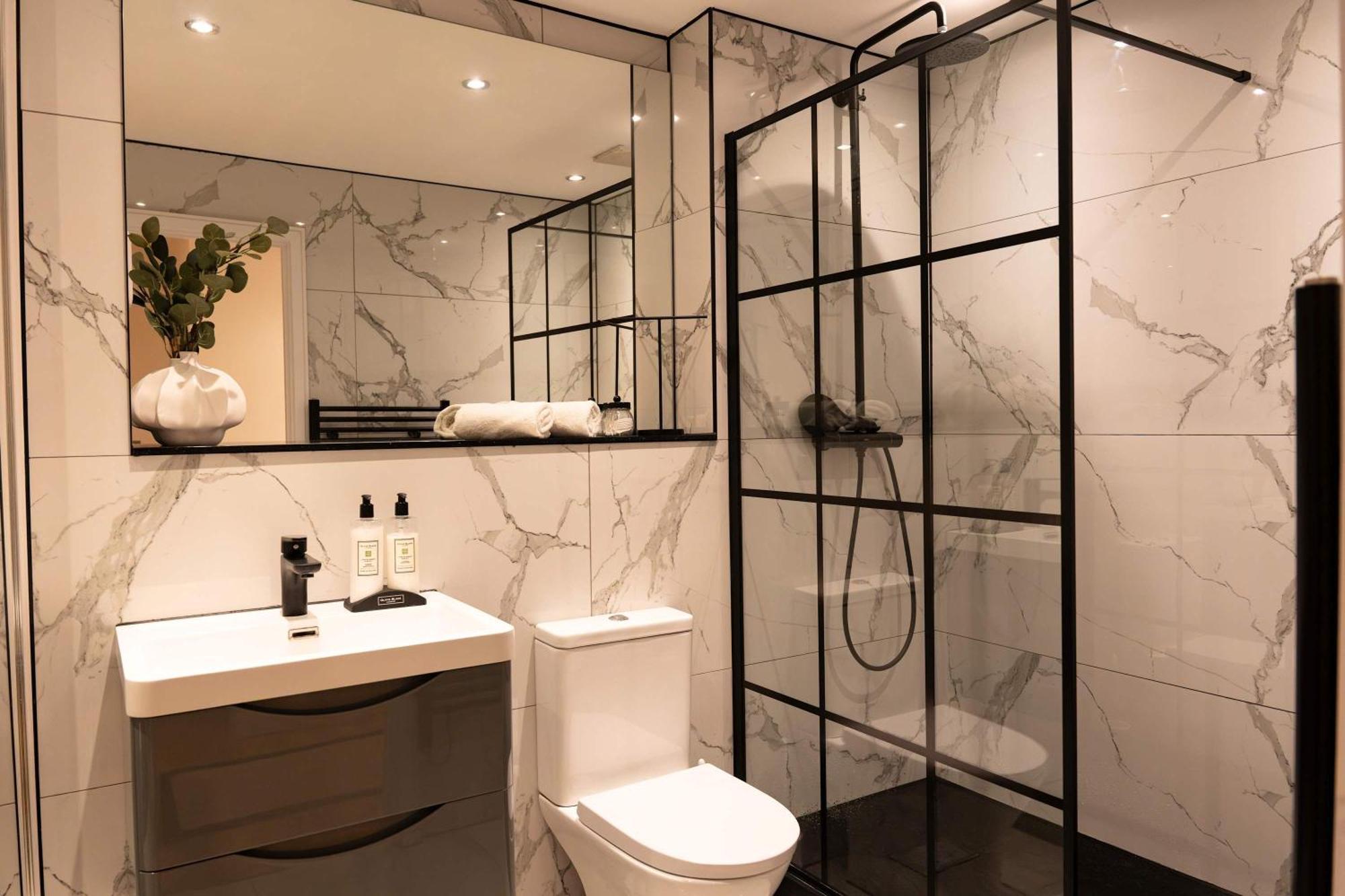 Madestays Premium Tower Hill Serviced Appartement
