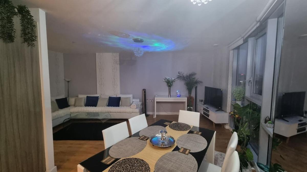 Apartamento Stunning 2 Bedroom 2 Bathroom Flat With Panoramic View Londres