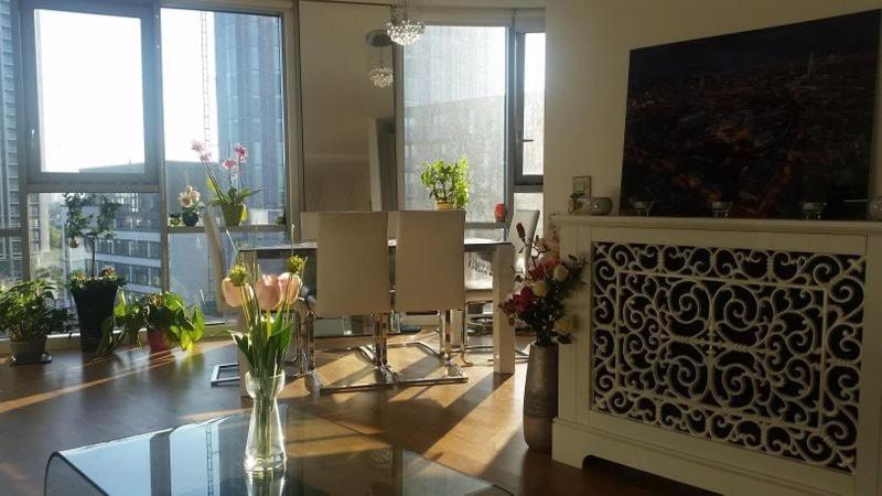 Stunning 2 Bedroom 2 Bathroom Flat With Panoramic View Apartamento Londres