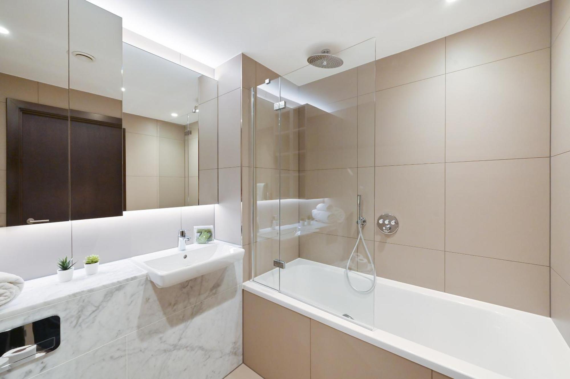 Access Tower Hill Apartment *