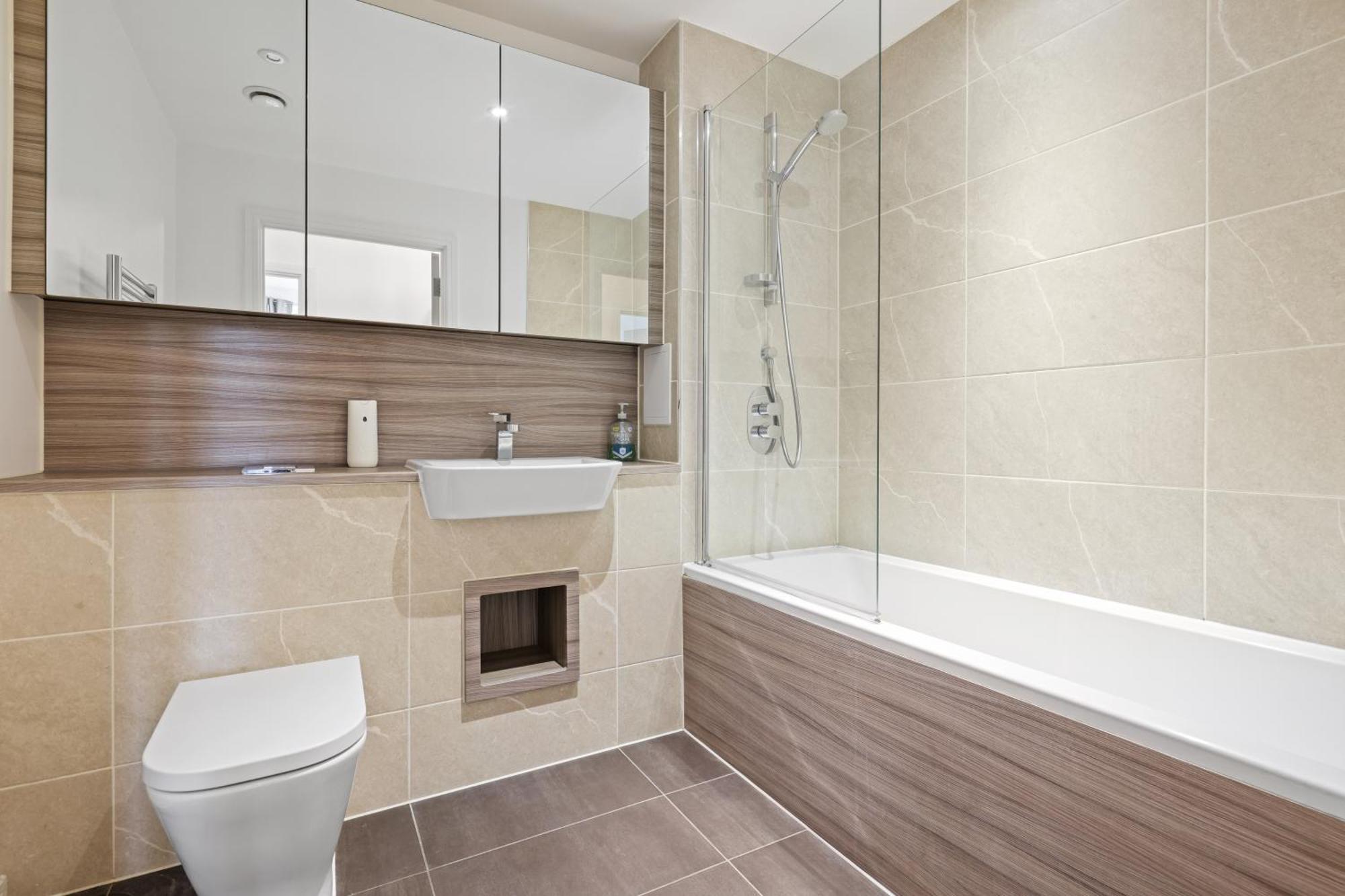 Canning Town 2 Bed *