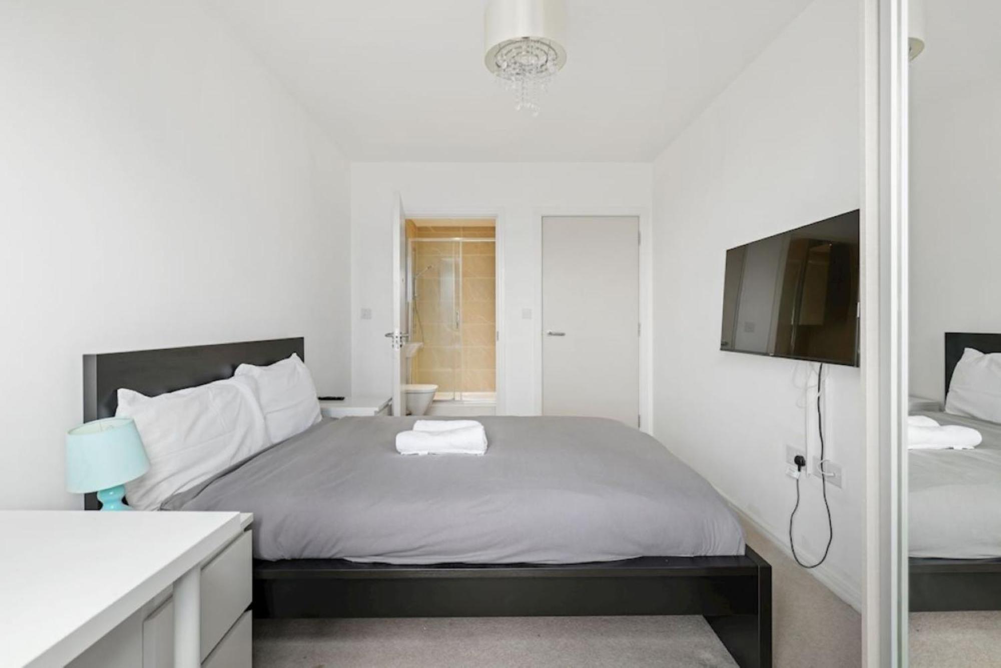 Canning Town 2 Bed Apartment London