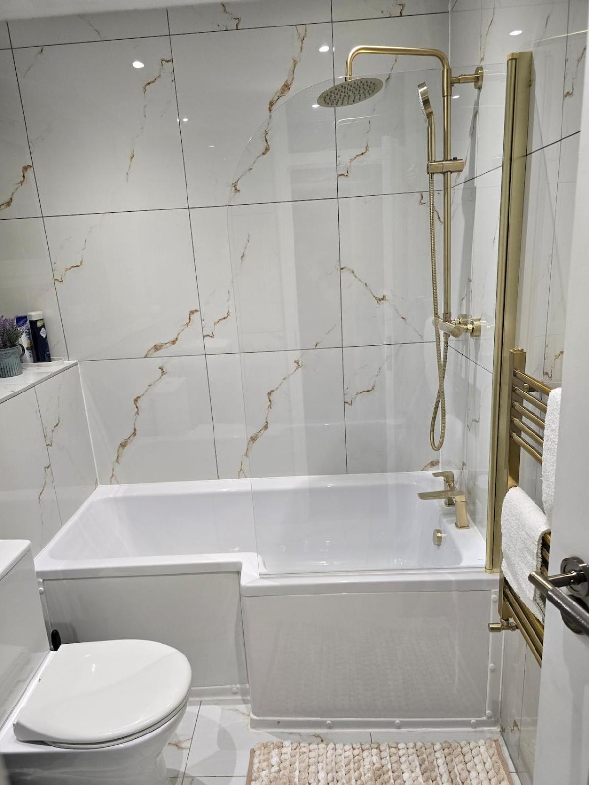 Contemporary & Spacious 1bd - Fireplace With Modern Comforts Appartement *