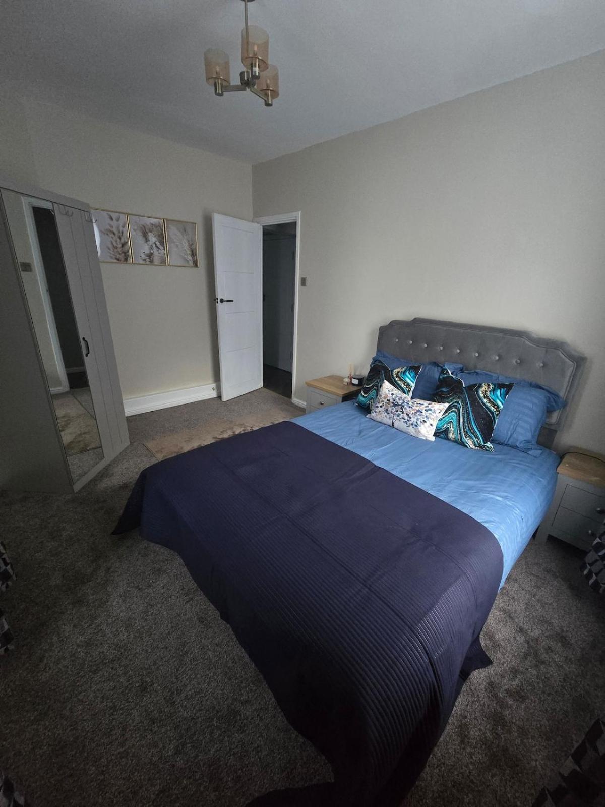 Contemporary & Spacious 1bd - Fireplace With Modern Comforts * Londres