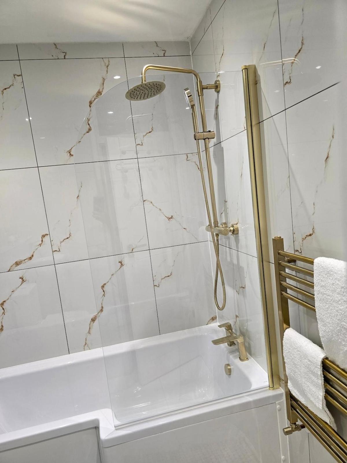 Contemporary & Spacious 1bd - Fireplace With Modern Comforts Appartement *