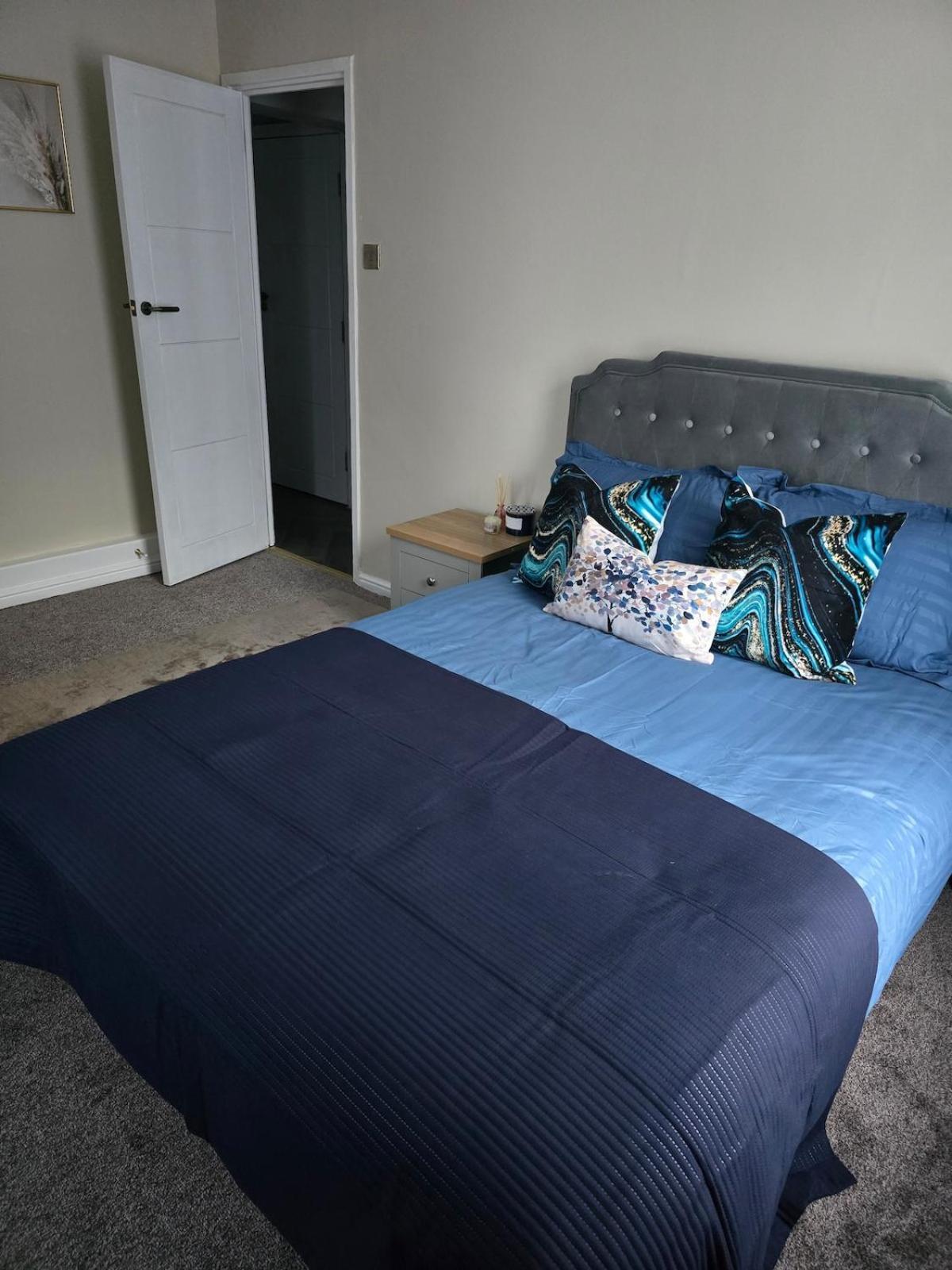 Contemporary & Spacious 1bd - Fireplace With Modern Comforts * Londres