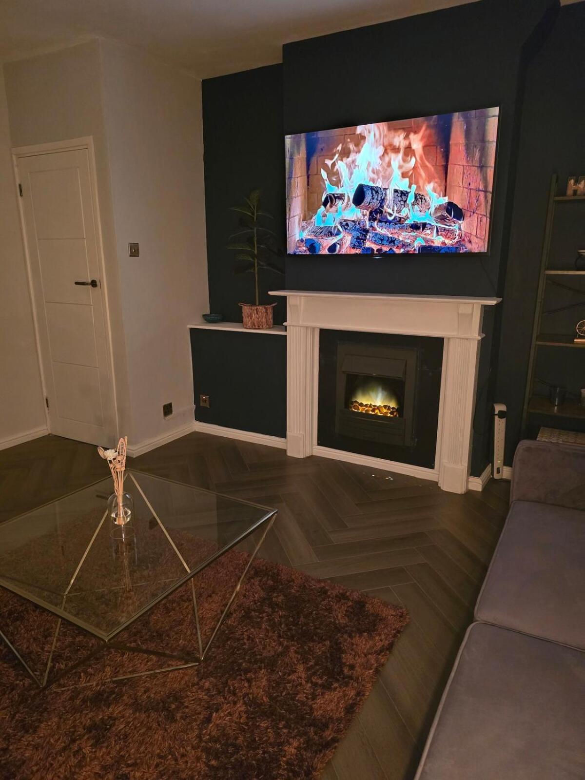 Contemporary & Spacious 1bd - Fireplace With Modern Comforts Appartement *
