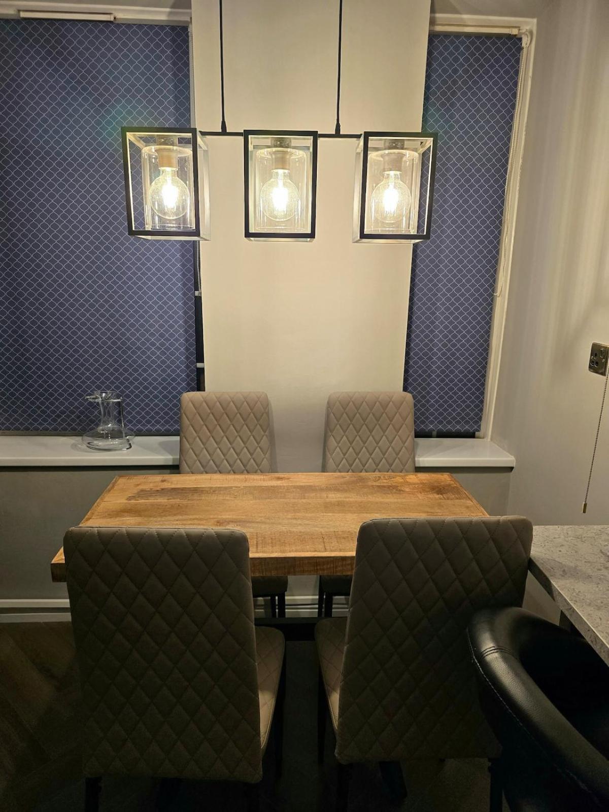 Contemporary & Spacious 1bd - Fireplace With Modern Comforts Londres