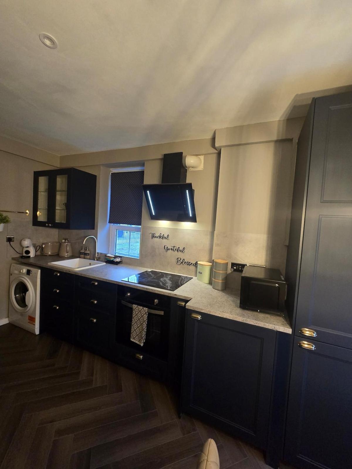 Contemporary & Spacious 1bd - Fireplace With Modern Comforts Appartement *