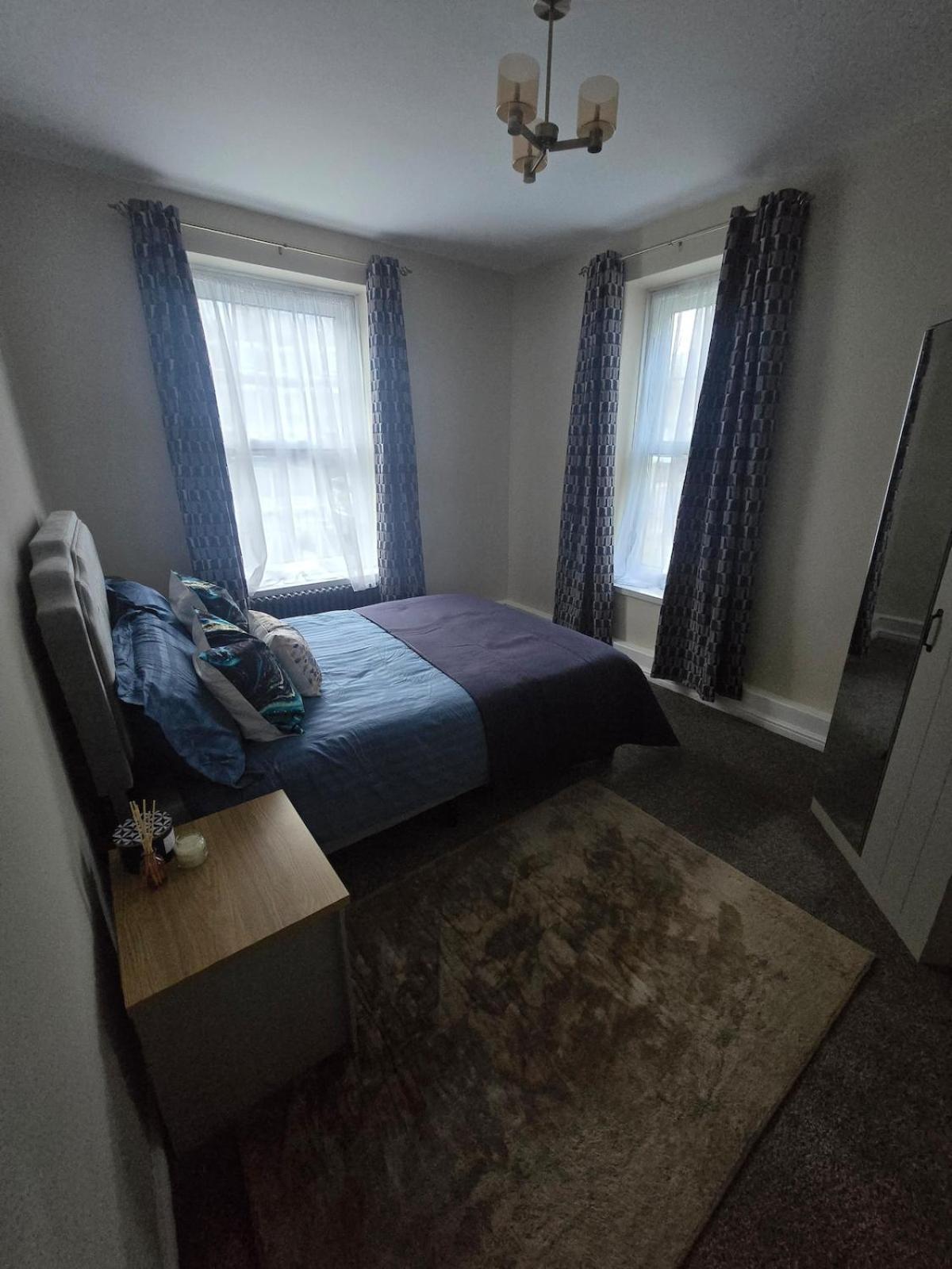 Contemporary & Spacious 1bd - Fireplace With Modern Comforts Londres
