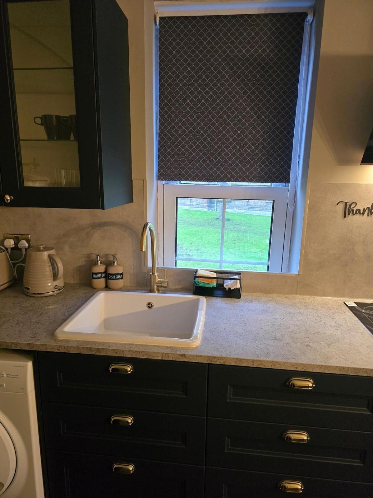 Contemporary & Spacious 1bd - Fireplace With Modern Comforts * Londres