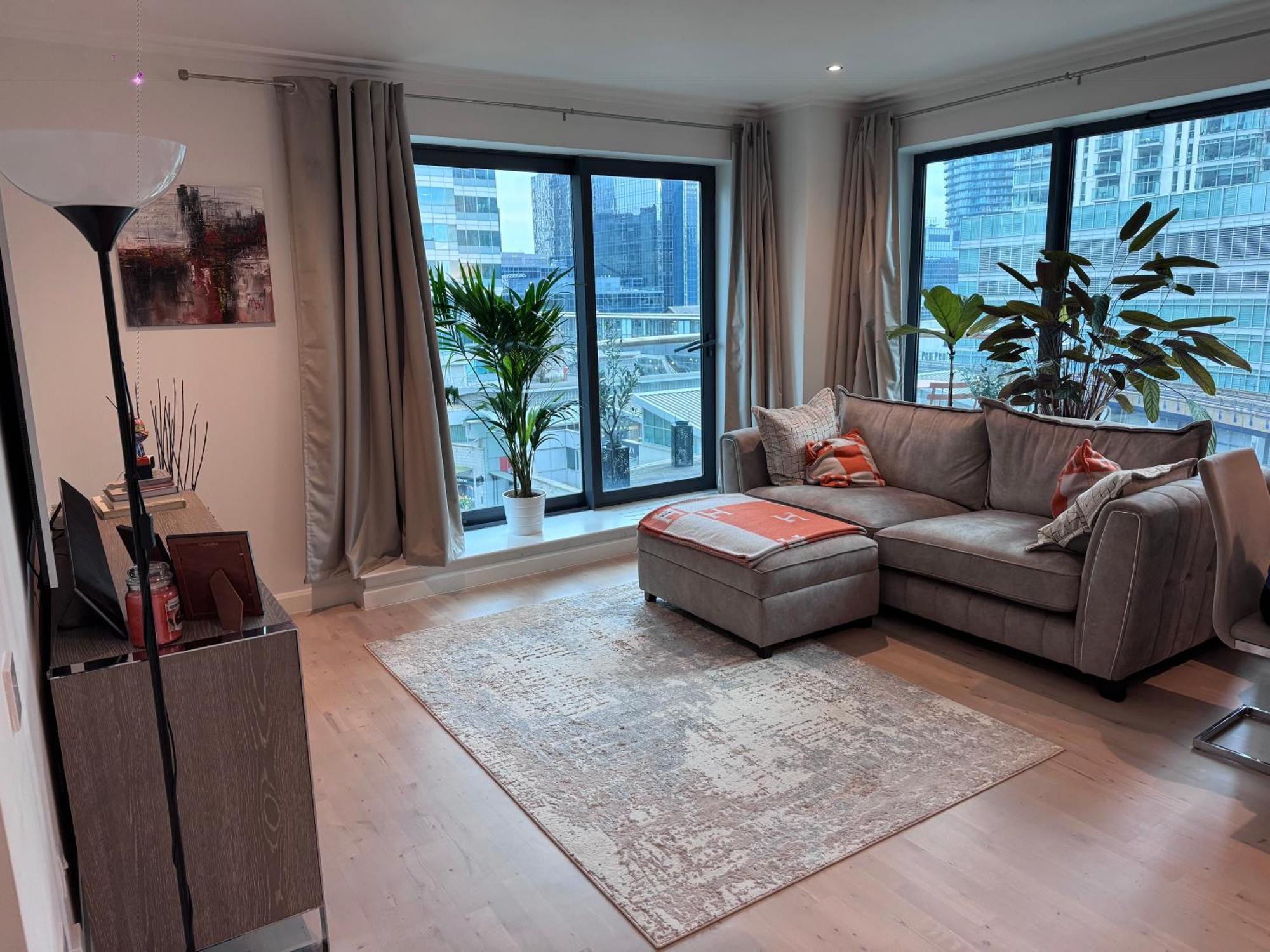 Spare In All-female 2-bedroom Flat-female Only! Londres