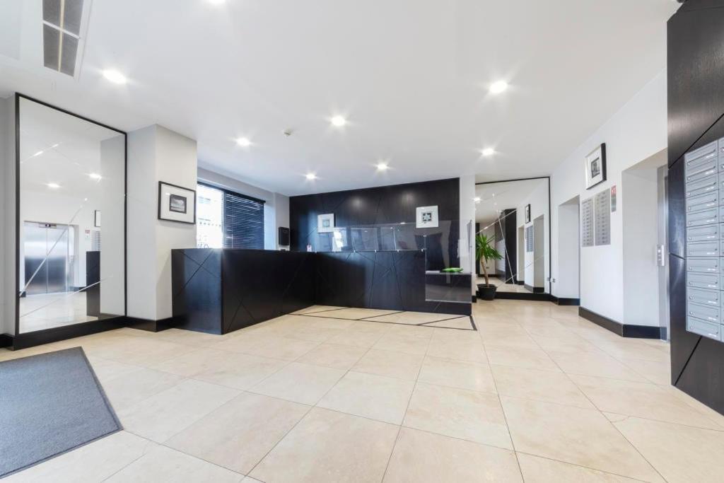 Spacious Flat In - 5 Mins Walk To Excel * Londres