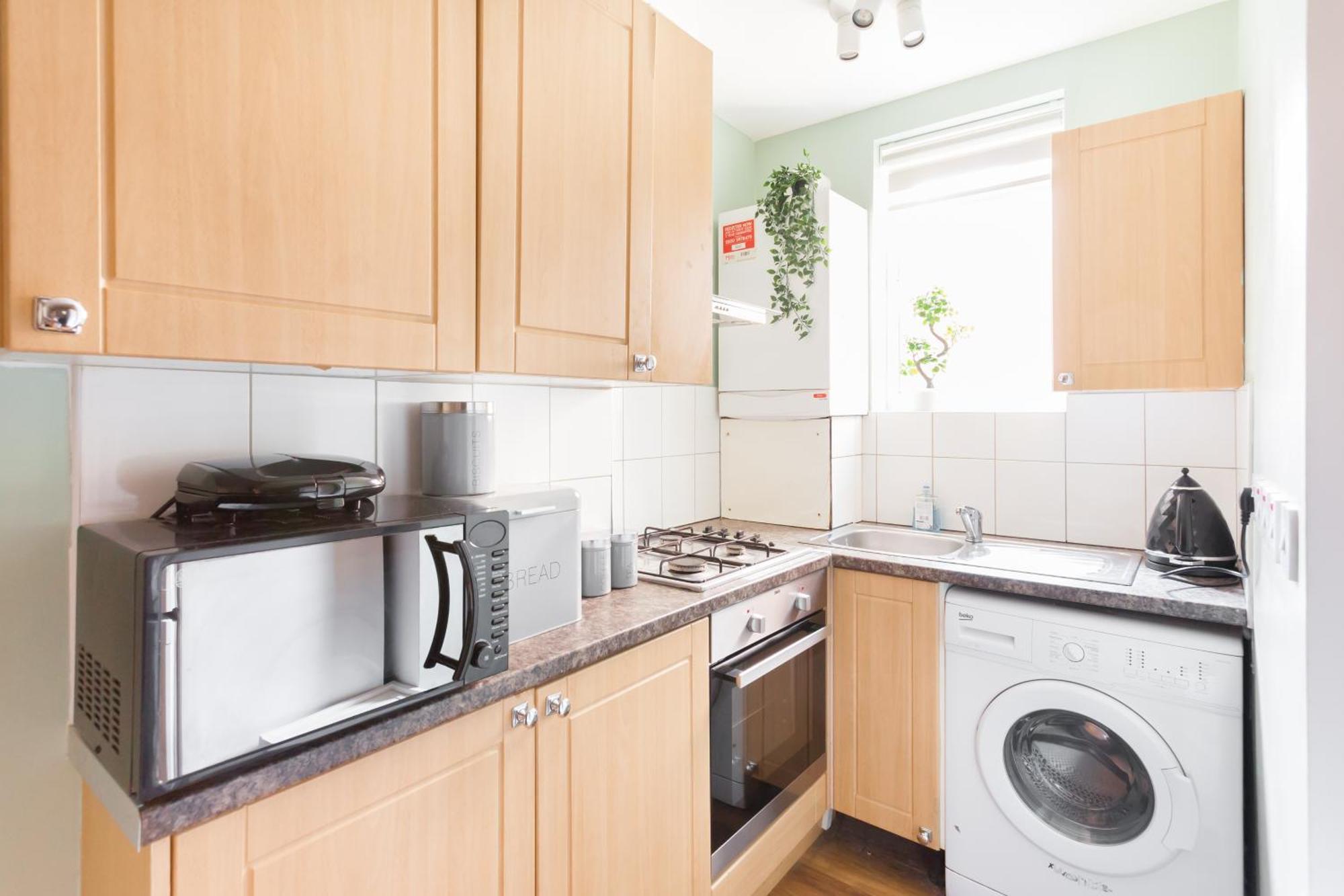 Lovely 2 Bedrooms Flat Next To The Station * Londres
