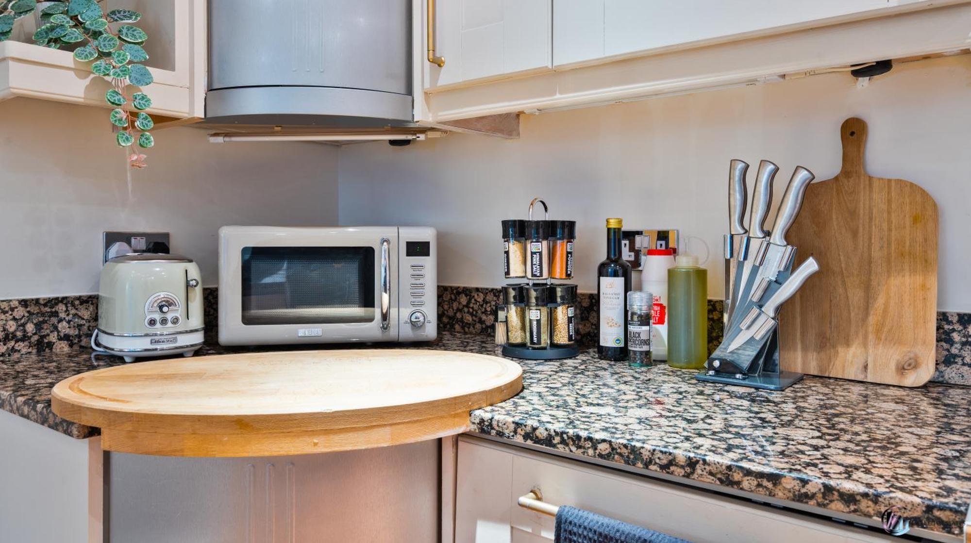 Canary Wharf Balcony & Waterfront 2-bed, 2-bath Appartement *
