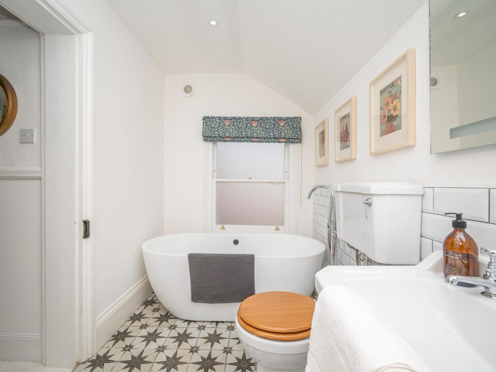 Charming Victorian 25mins To Bridge Pass The Keys Londres