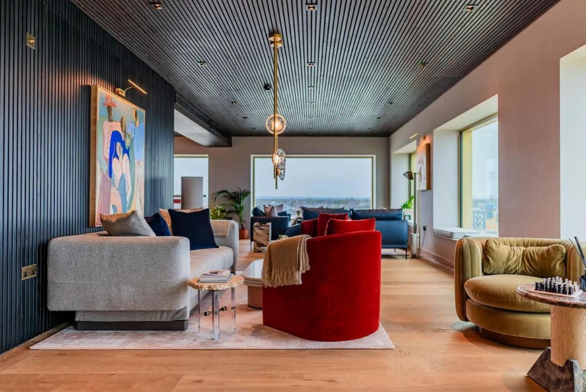 Luxury 1 Bed Riverside With Sky Lounge Apartamento