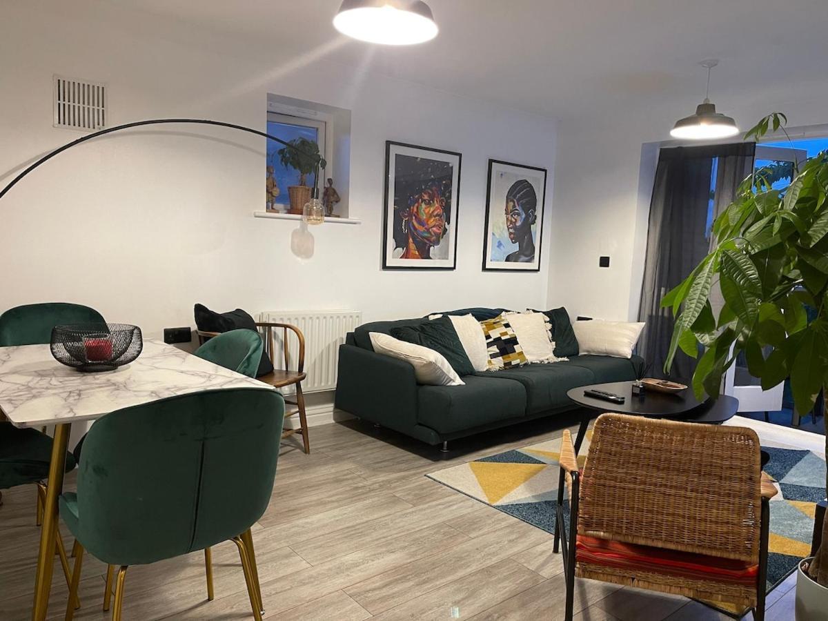 Lovely 2 Bedroom Flat With Free Parking And Wifi * Londres