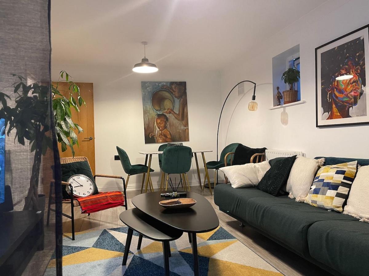 Lovely 2 Bedroom Flat With Free Parking And Wifi * Londres