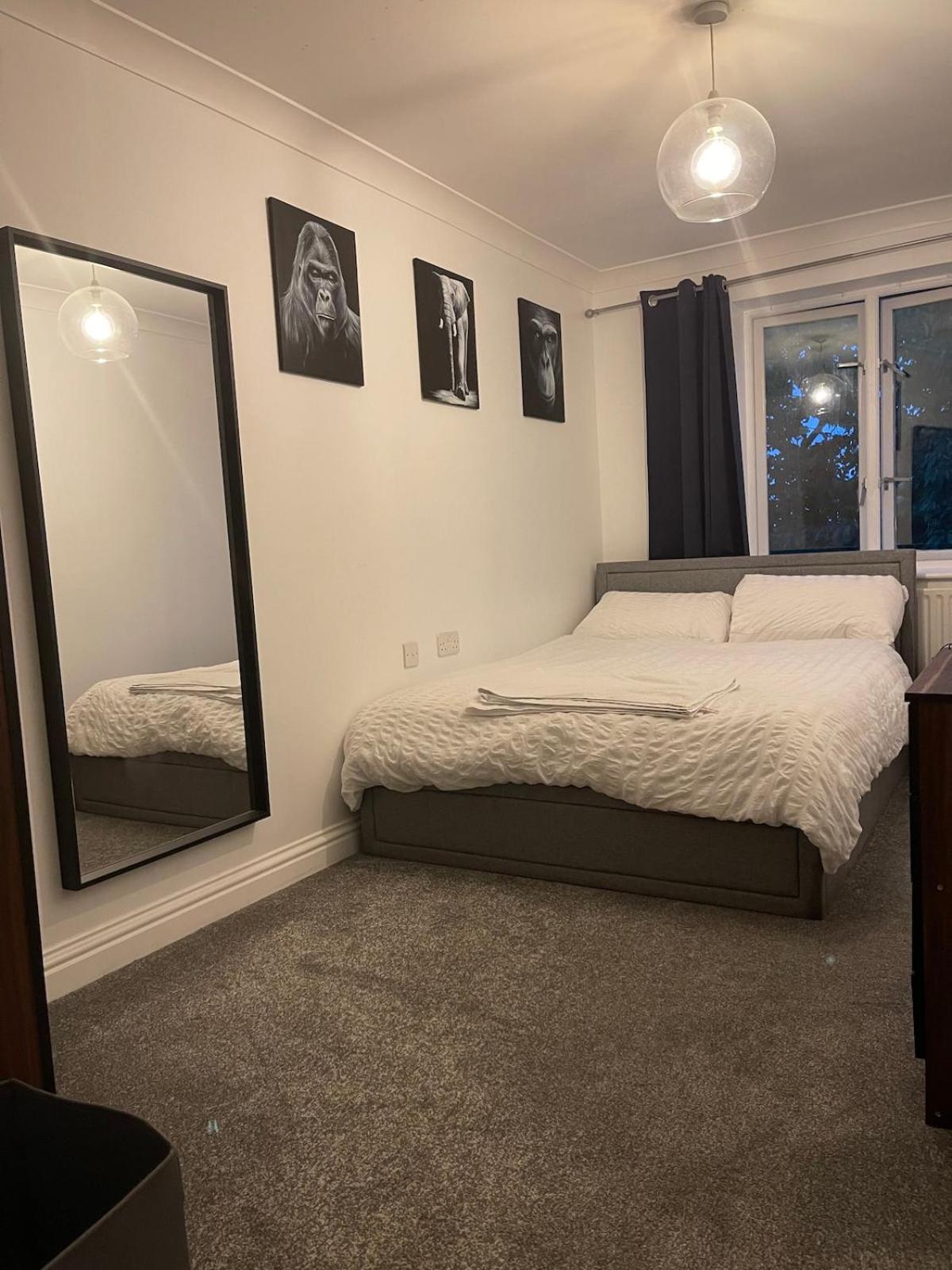 Lovely 2 Bedroom Flat With Free Parking And Wifi Londres