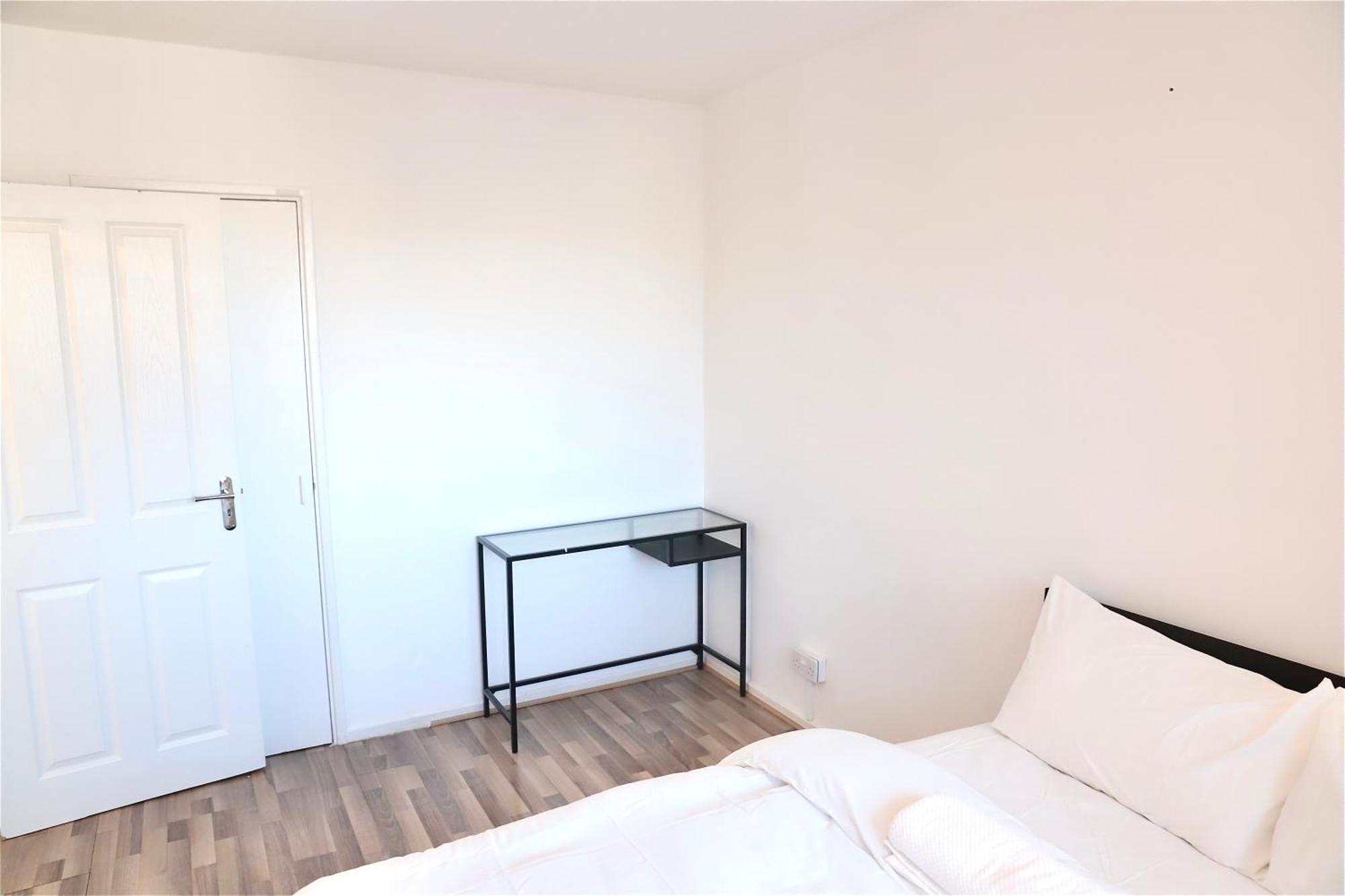 Maitland Luxury 2 Bedroom Greenwich With Good Living Space Sleeps 5 Guest- 1 Minute From Greenwich Dlr Station *