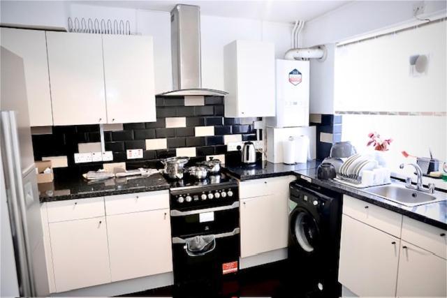 Maitland Luxury 2 Bedroom Greenwich With Good Living Space Sleeps 5 Guest- 1 Minute From Greenwich Dlr Station Appartement